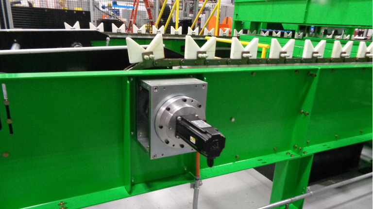 How a Centricity AR2000C Servo Index Unit Drives a High-Speed Drag Chain Conveyor